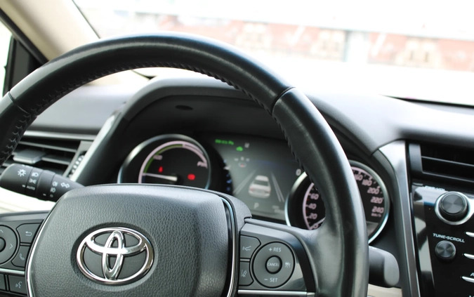 Toyota Camry cena 129000 przebieg: 69050, rok produkcji 2020 z Opoczno małe 704